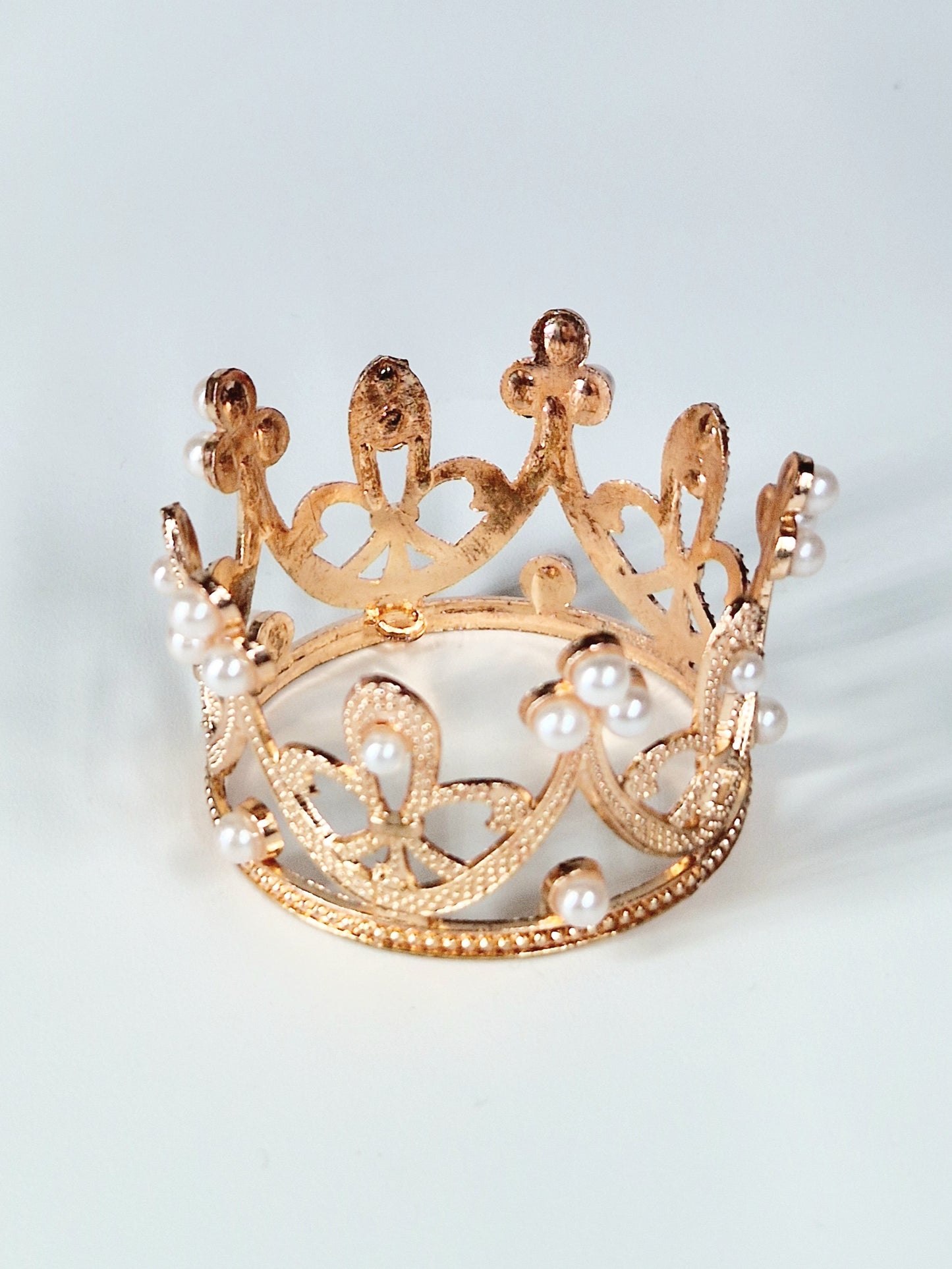 Gold Tone Crown With Pearl Detail Sphere Stand