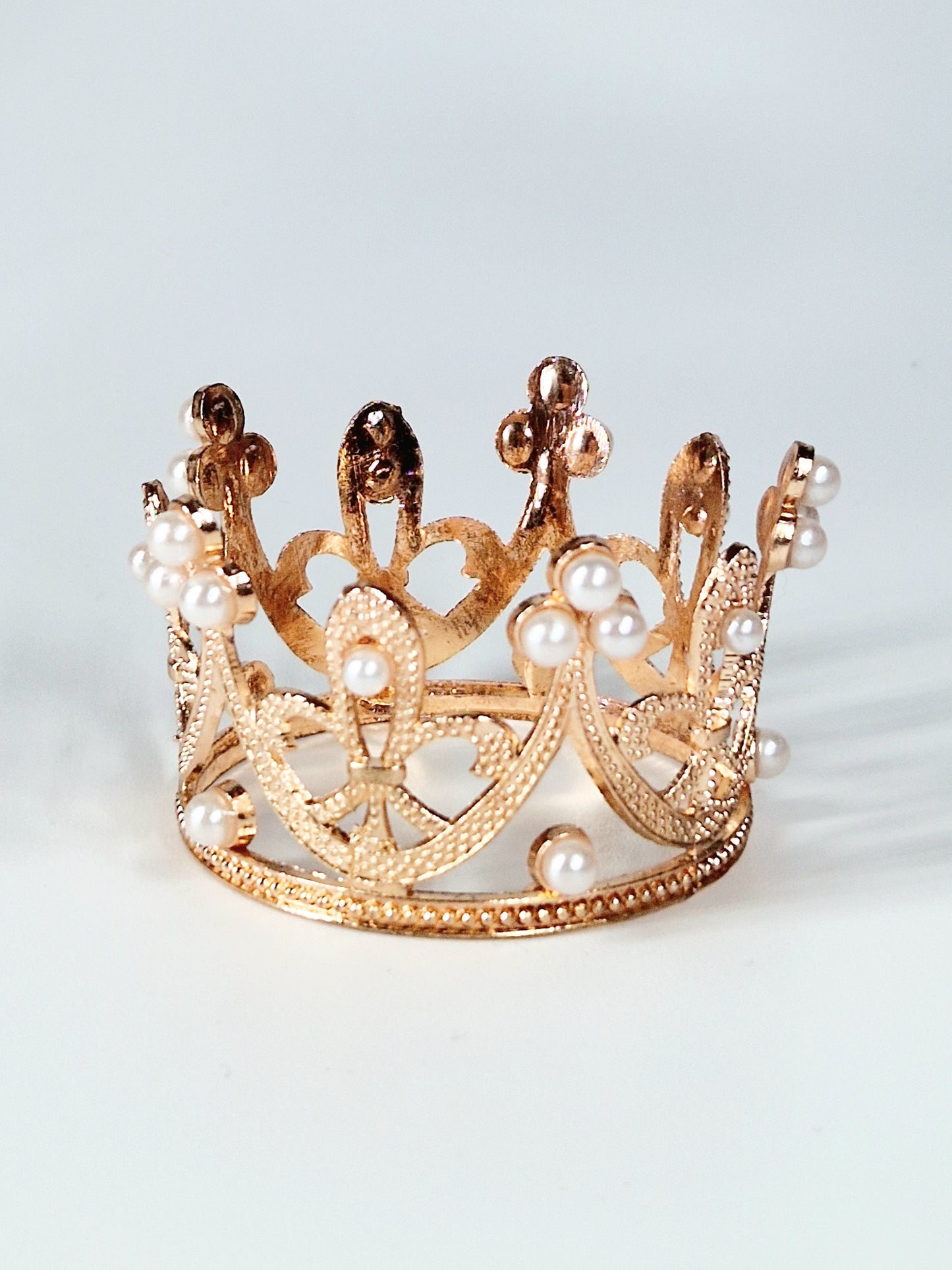 Gold Tone Crown With Pearl Detail Sphere Stand